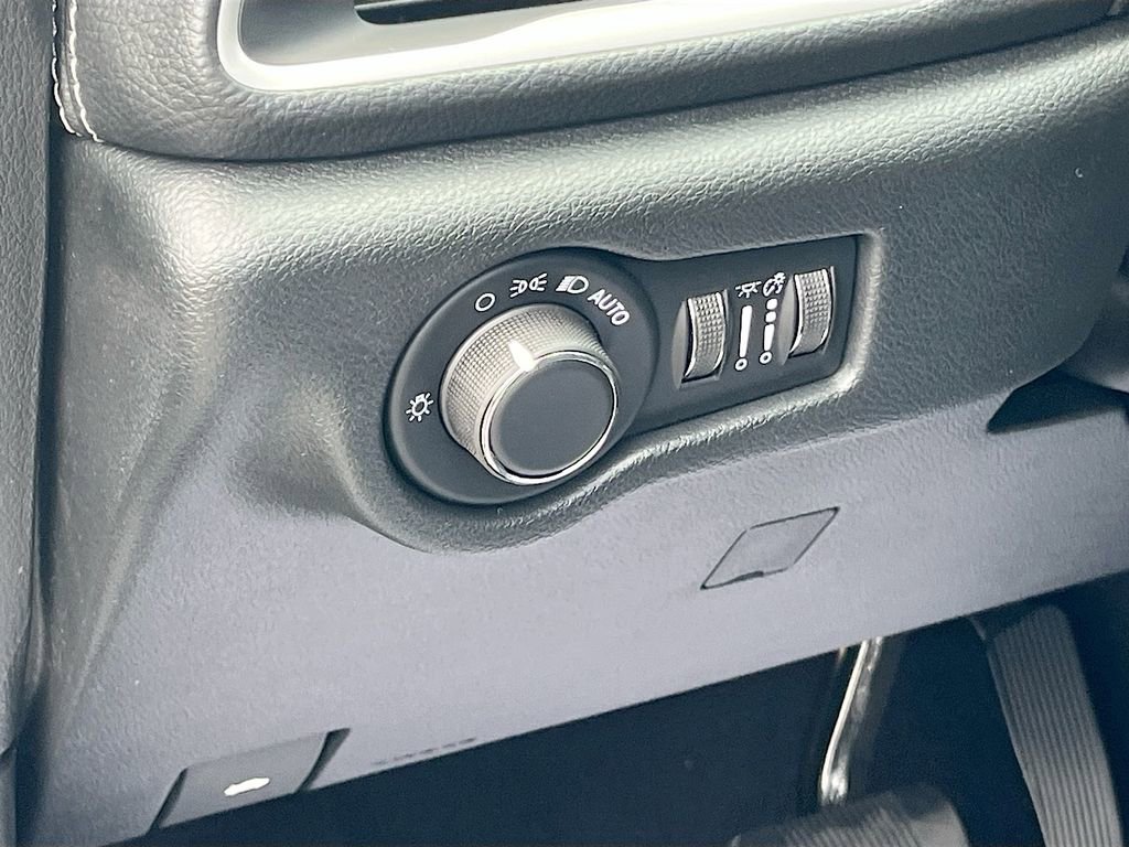 New 2027 Chrysler Pacifica Touring Plus FWD image 9