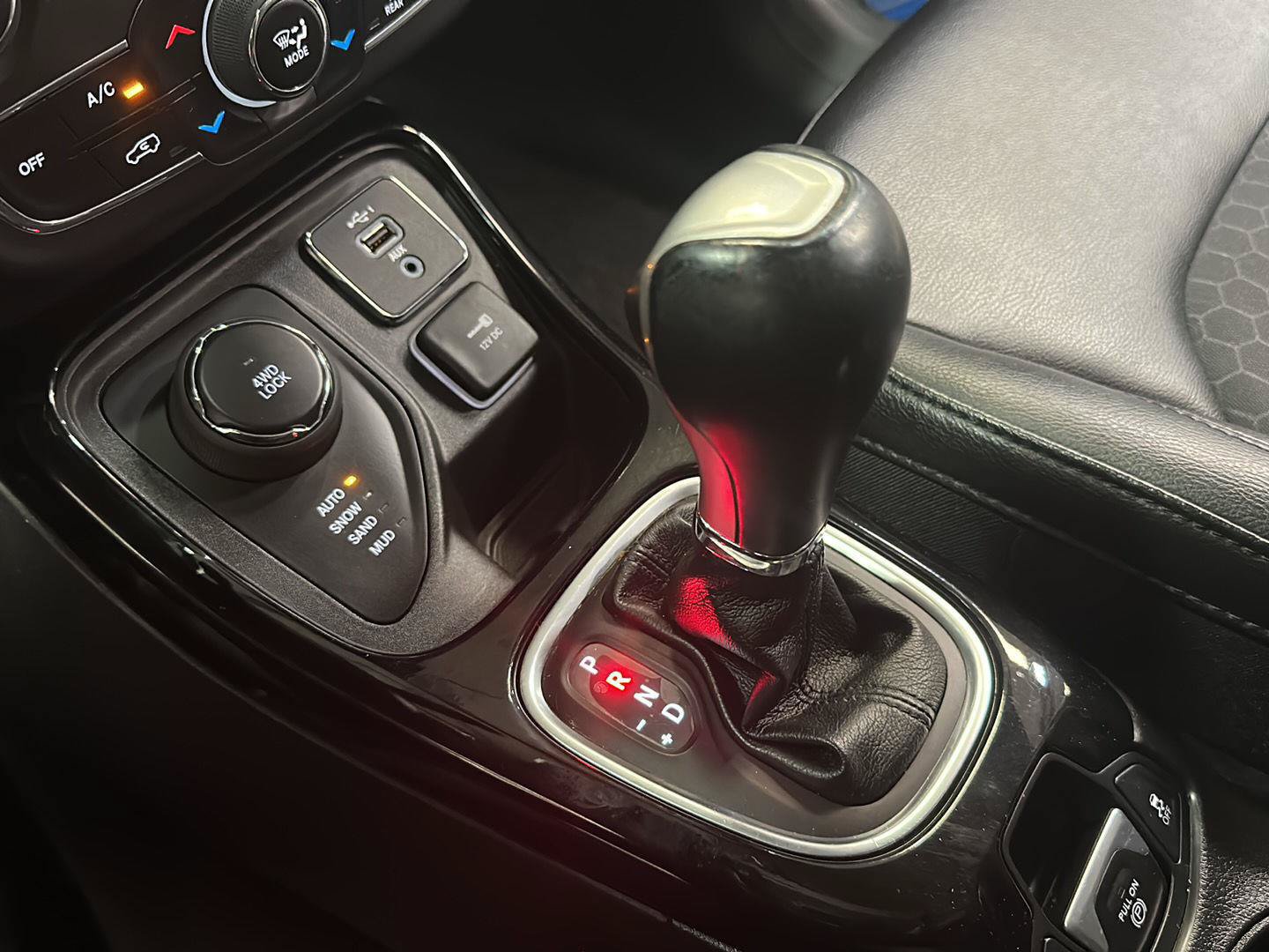 Used 2019 Jeep Compass Latitude AWD/4WD image 24