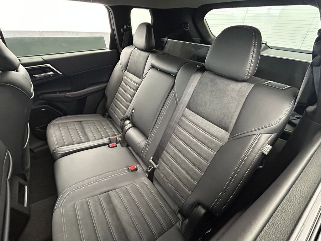 New 2025 Mitsubishi Outlander AWD image 42