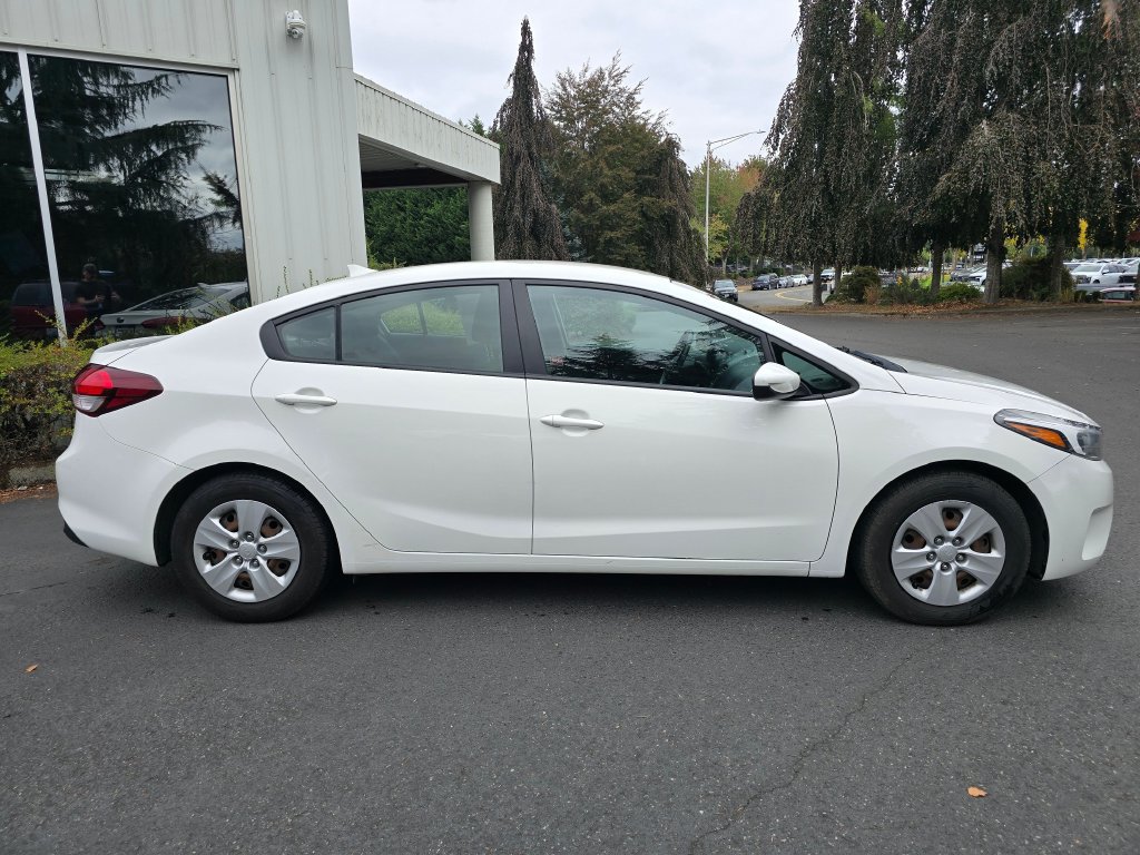 Used 2017 Kia Forte LX FWD image 2