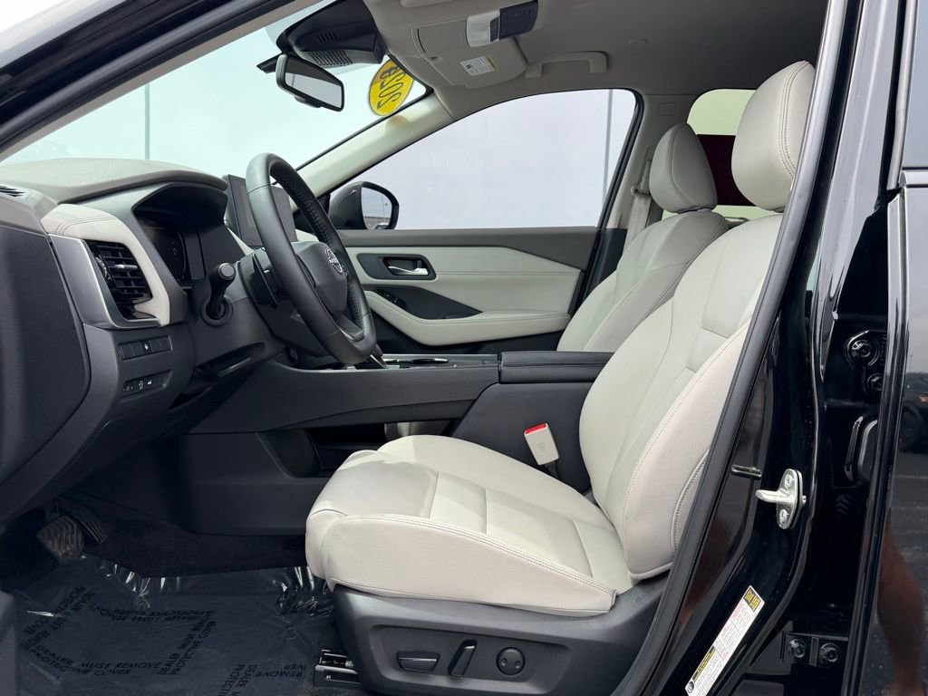 Used 2025 Nissan Rogue SL FWD image 12