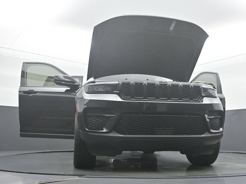 Used 2023 Jeep Grand Cherokee Altitude AWD/4WD image 56