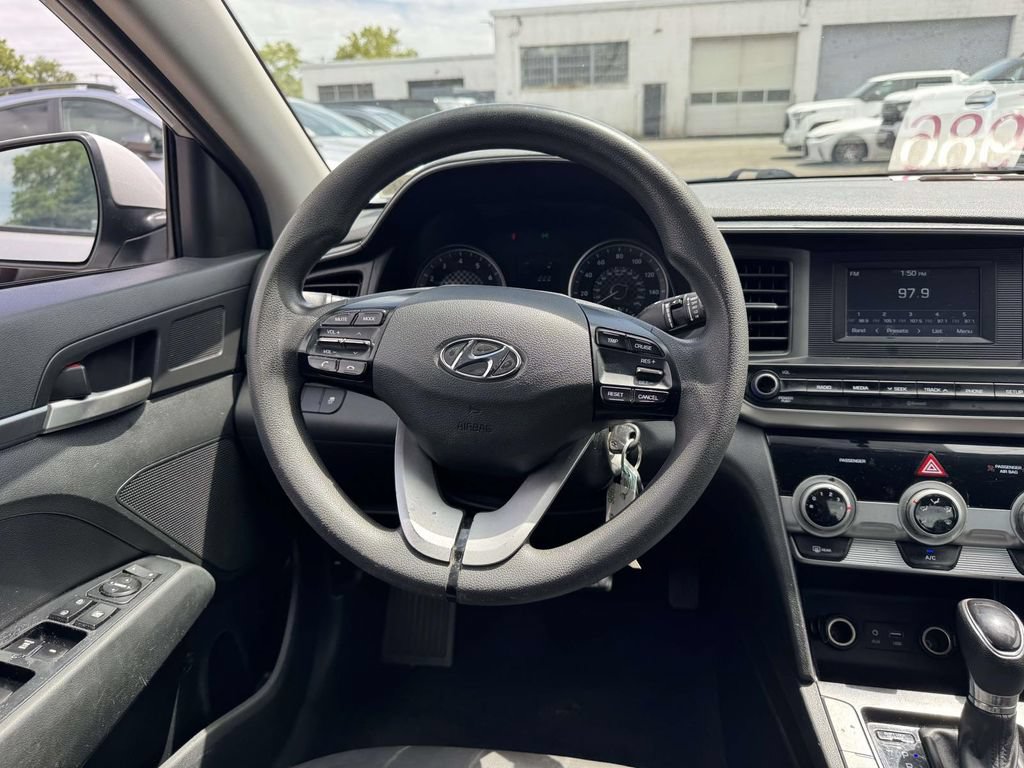 Used 2019 Hyundai Elantra SE w/ Cargo Package FWD image 17