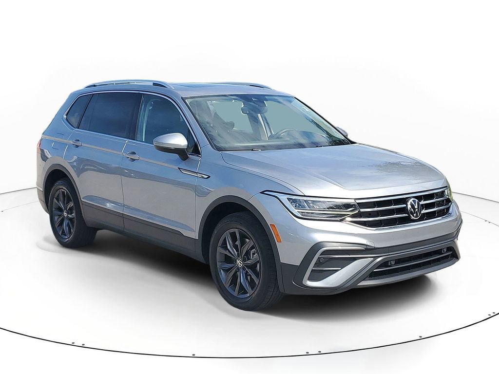 Certified 2023 Volkswagen Tiguan SE w/ Panoramic Sunroof Package AWD/4WD image 1
