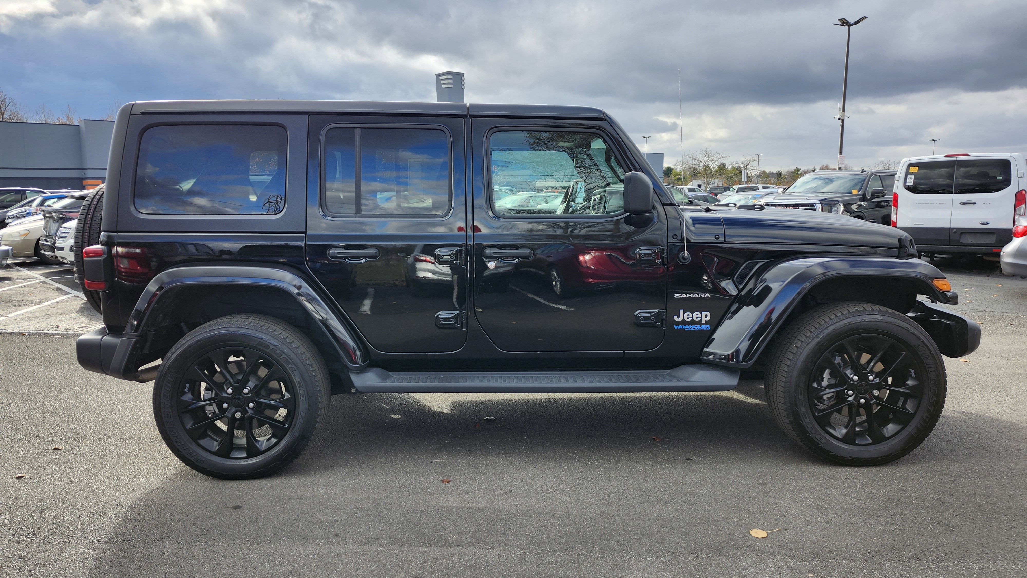 Used 2021 Jeep Wrangler Unlimited Sahara w/ Cold Weather Group image 19