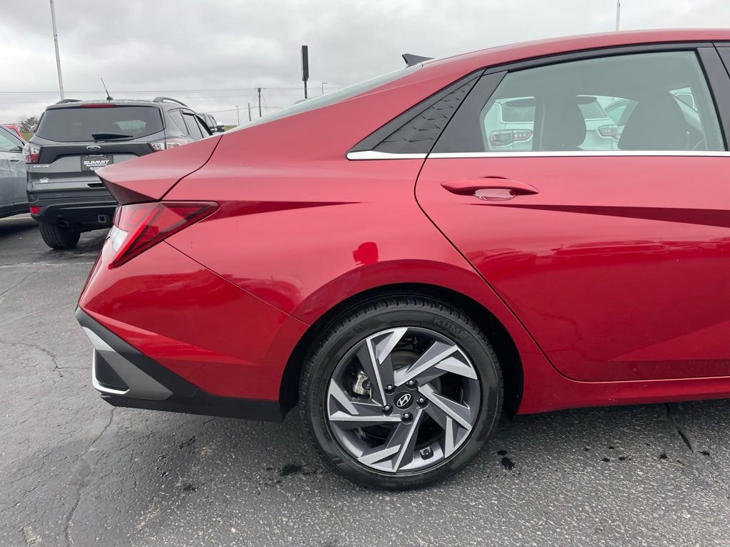 Used 2025 Hyundai Elantra SEL FWD image 29