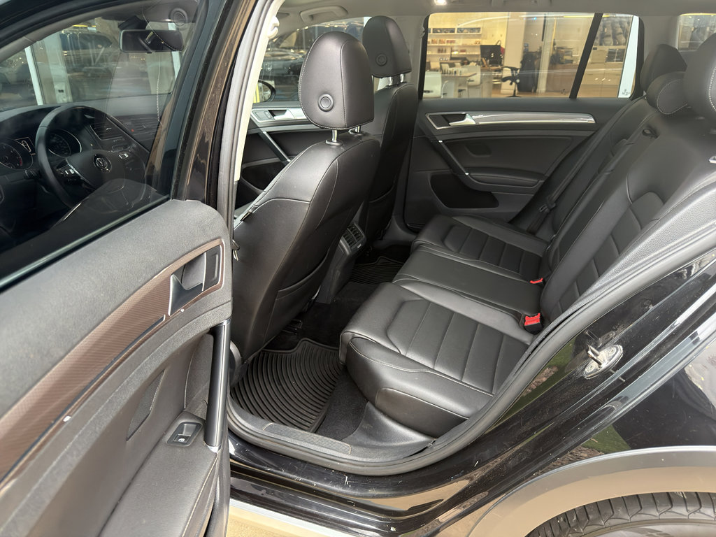 Used 2017 Volkswagen Golf Alltrack SEL image 14