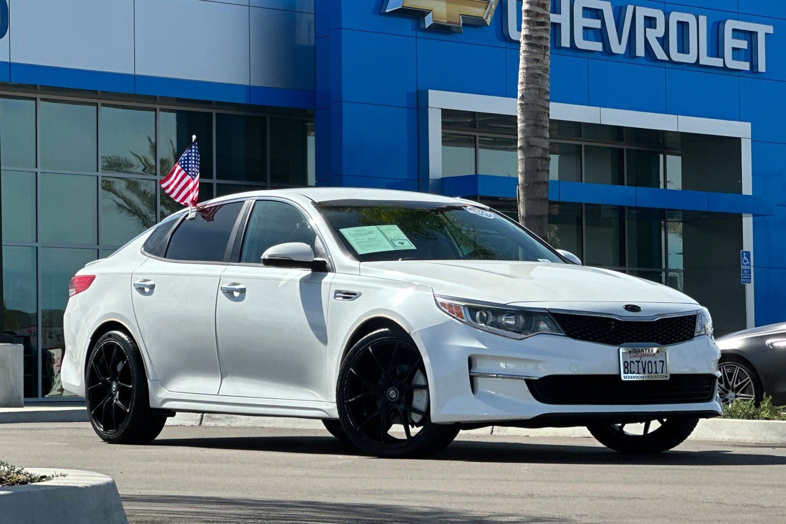 Used 2018 Kia Optima LX image 2