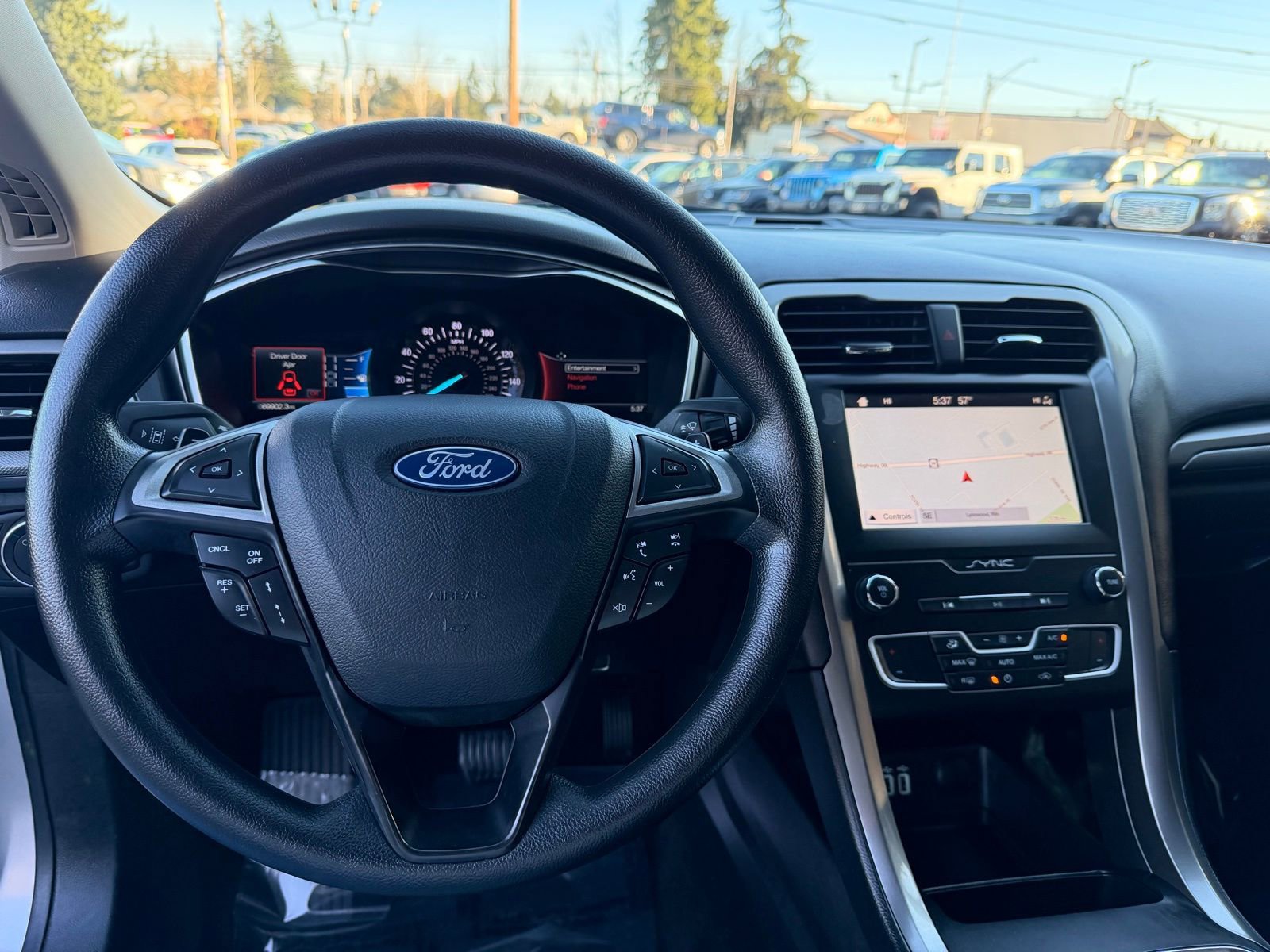 Used 2019 Ford Fusion SE image 27