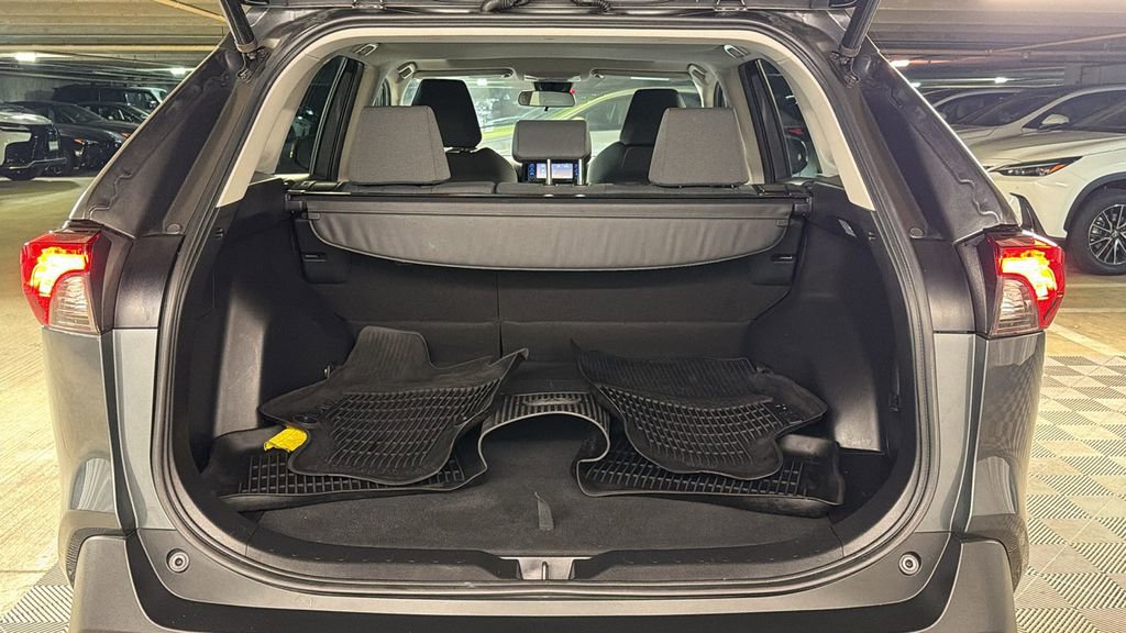 Used 2021 Toyota RAV4 XLE w/ Convenience Package image 14