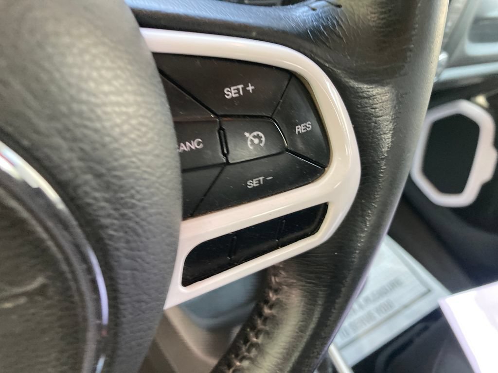 Used 2016 Jeep Renegade Latitude AWD/4WD image 40