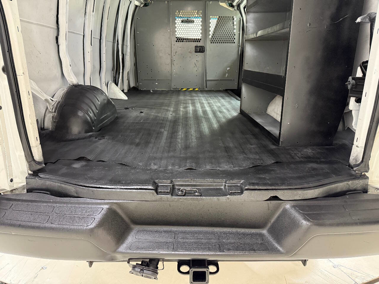 Used 2017 Chevrolet Express 2500 Extended image 26