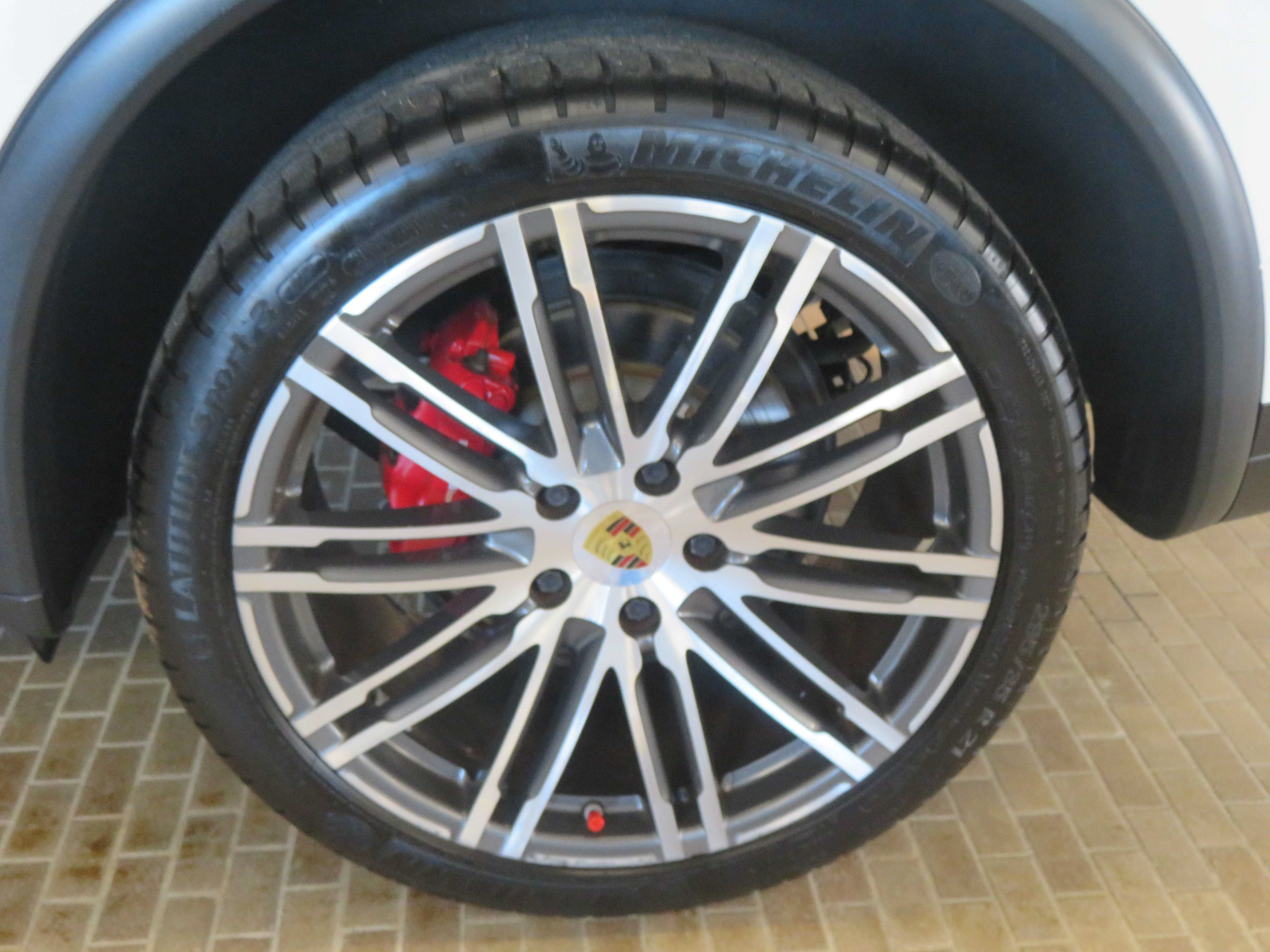 Used 2015 Porsche Cayenne S AWD/4WD image 8