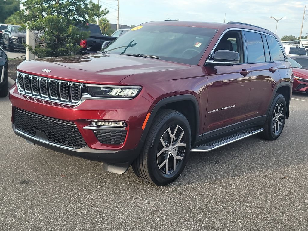 Certified 2025 Jeep Grand Cherokee Limited w/ Luxury Tech Group II RWD image 2