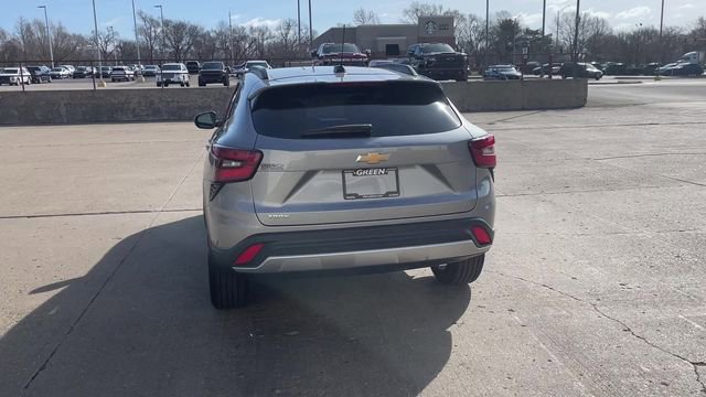 Used 2025 Chevrolet Trax LT image 7