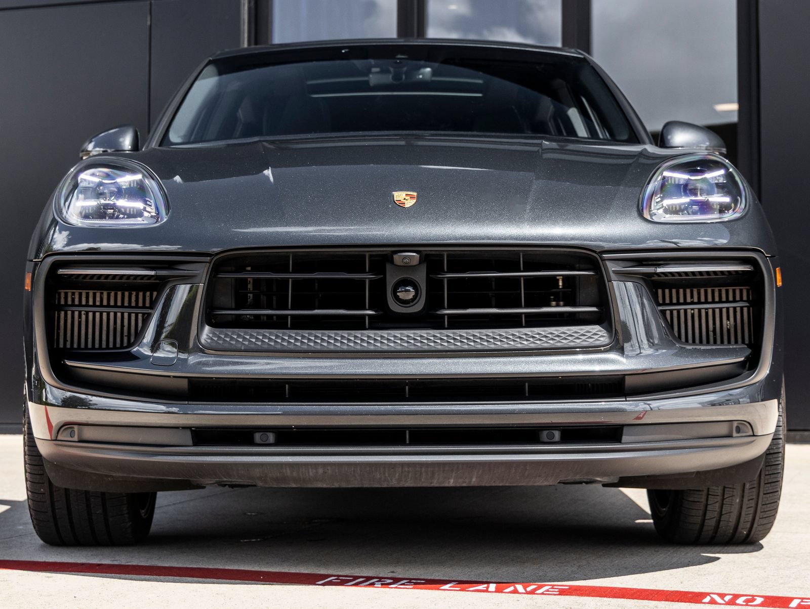 Certified 2024 Porsche Macan S AWD/4WD image 8