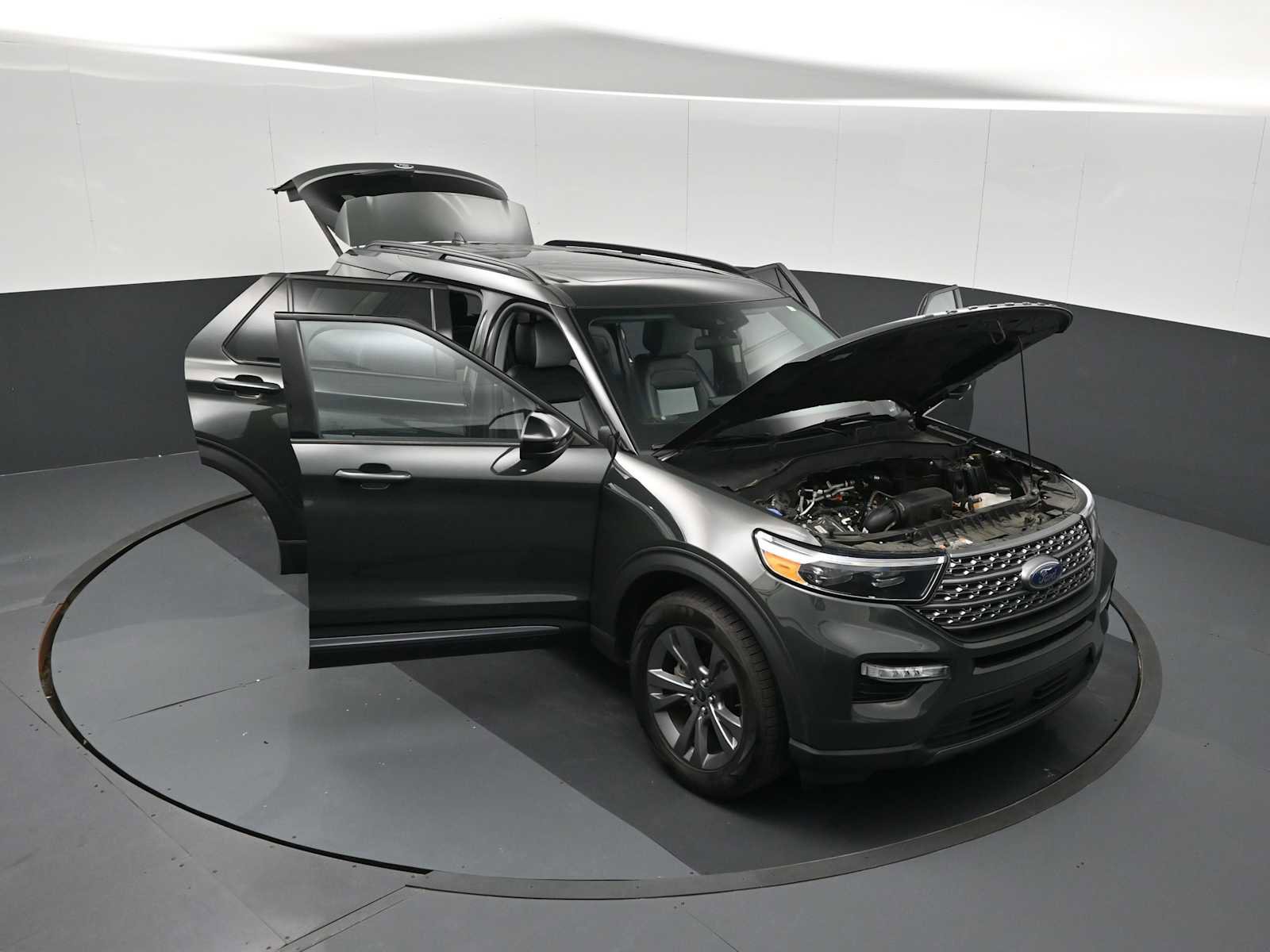 Used 2023 Ford Explorer XLT w/ Equipment Group 202A AWD/4WD image 35