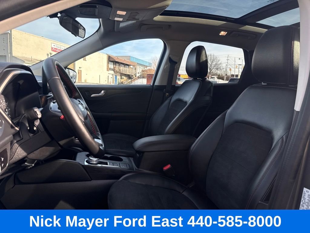 Used 2022 Ford Escape SEL w/ SEL Stealth AWD Package image 19