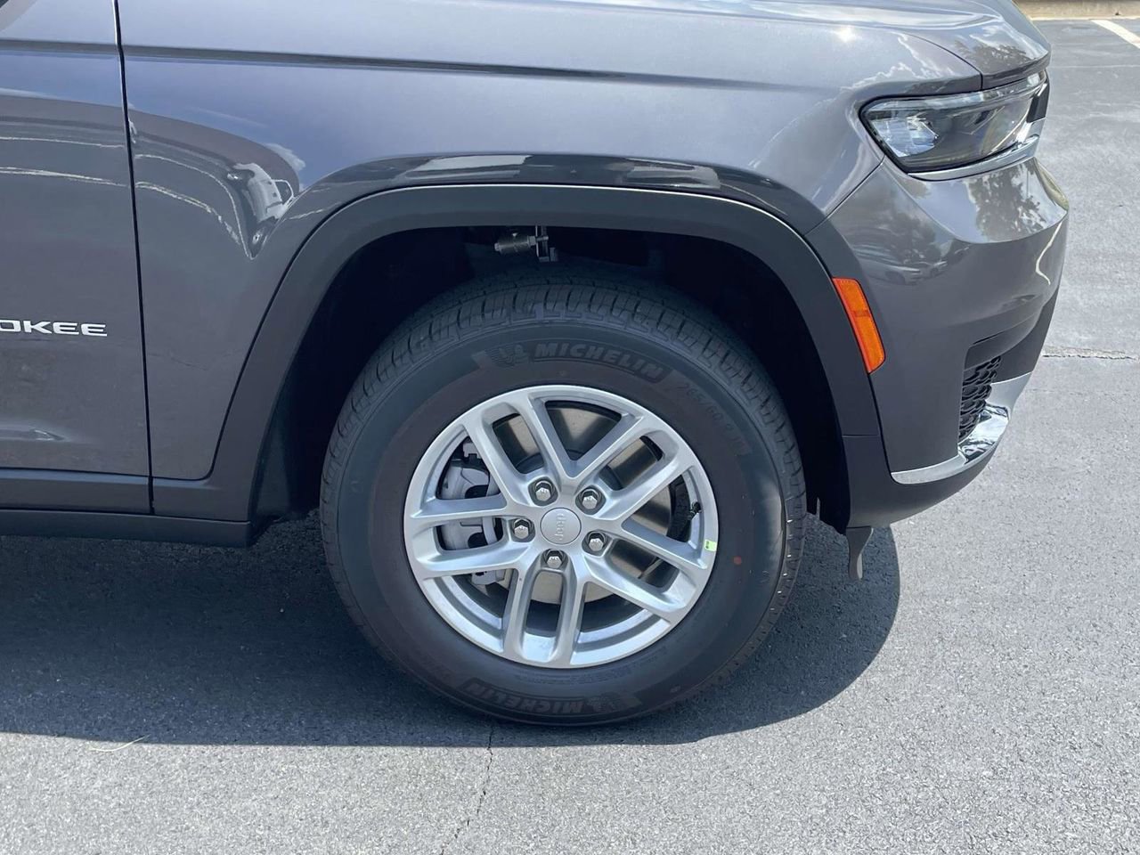 New 2025 Jeep Grand Cherokee L Laredo w/ Luxury Tech Group I image 36