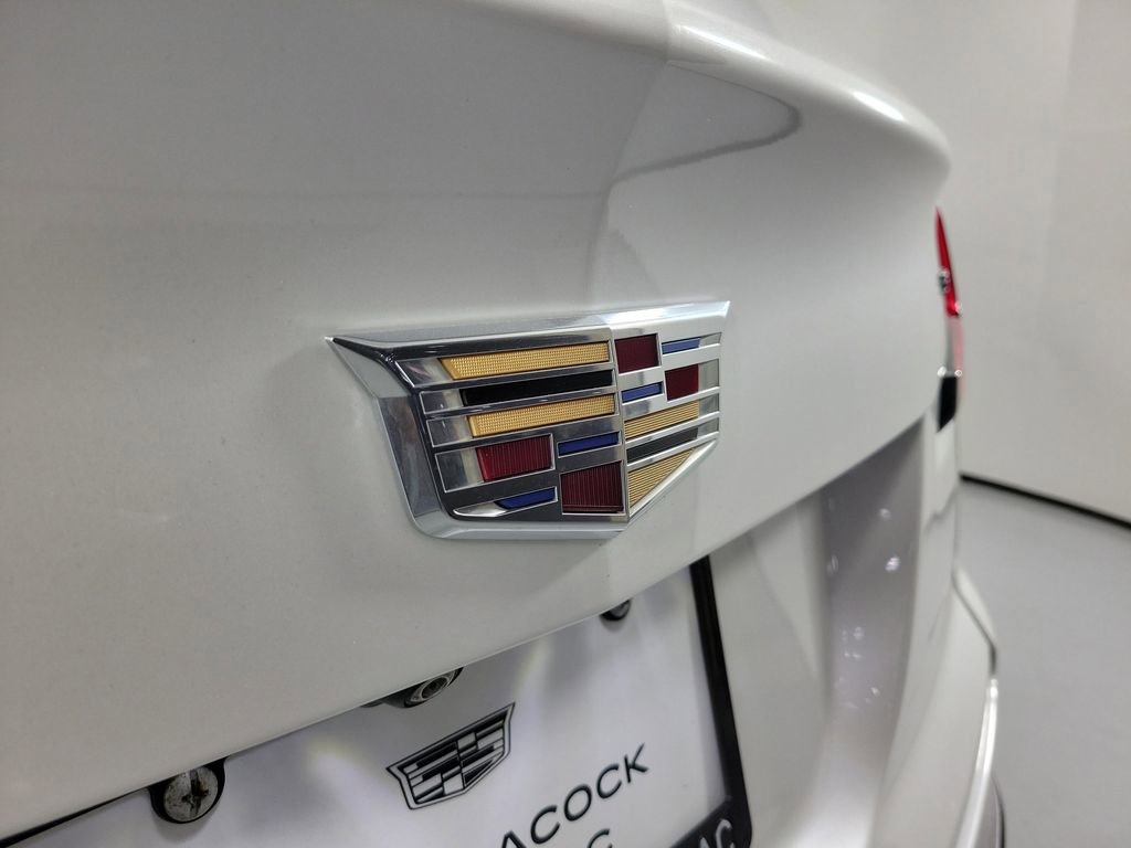 Used 2023 Cadillac XT4 Luxury w/ Cold Weather Package image 7