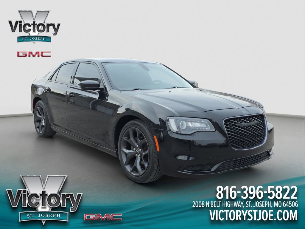 Used 2020 Chrysler 300 Touring w/ Sport Appearance Package image 1