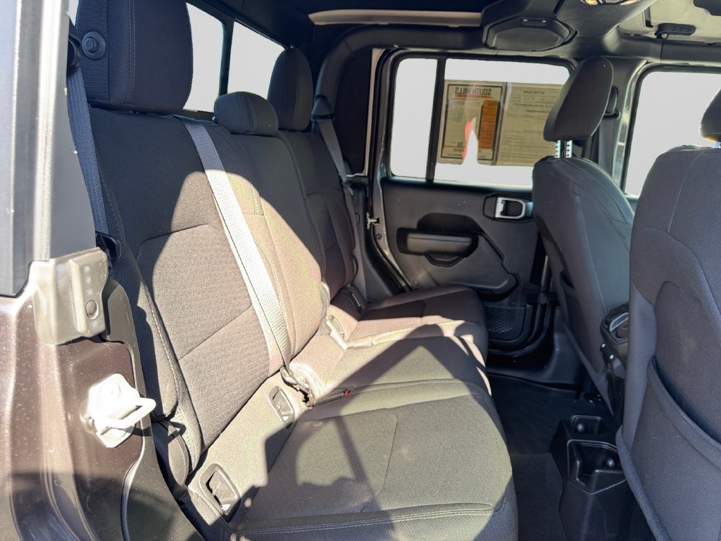 Used 2022 Jeep Gladiator Sport AWD/4WD image 18