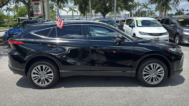 Used 2023 Toyota Venza XLE AWD/4WD image 11