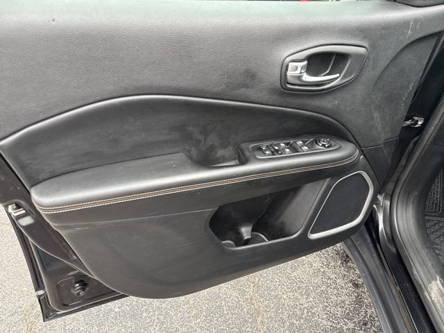 Used 2020 Jeep Compass Latitude w/ Cold Weather Group AWD/4WD image 16
