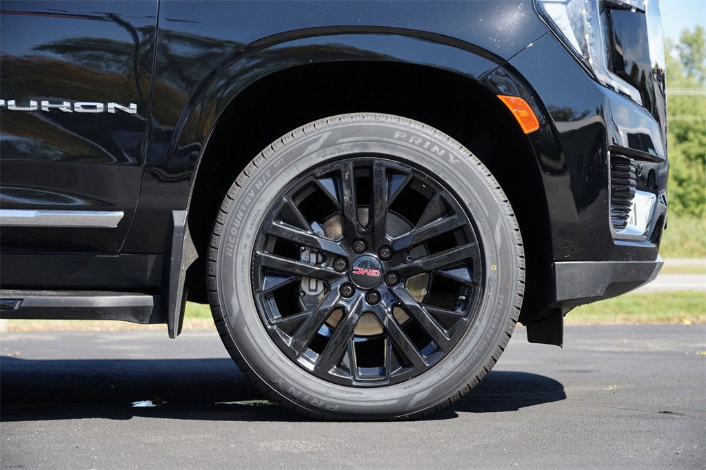 Used 2023 GMC Yukon XL SLT w/ SLT Luxury Package image 11