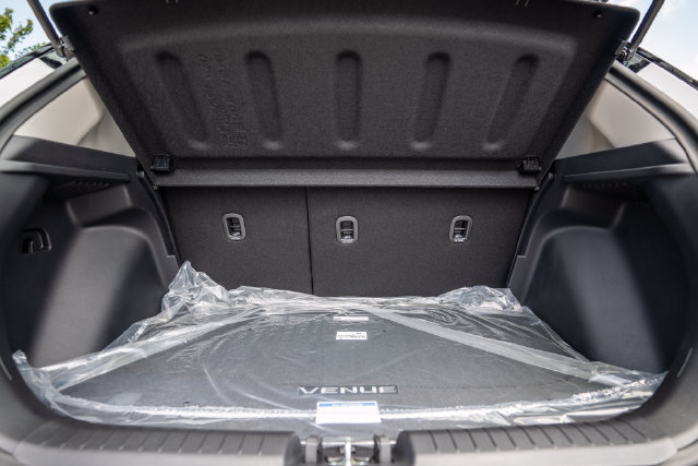 New 2026 Hyundai Venue SEL FWD image 37