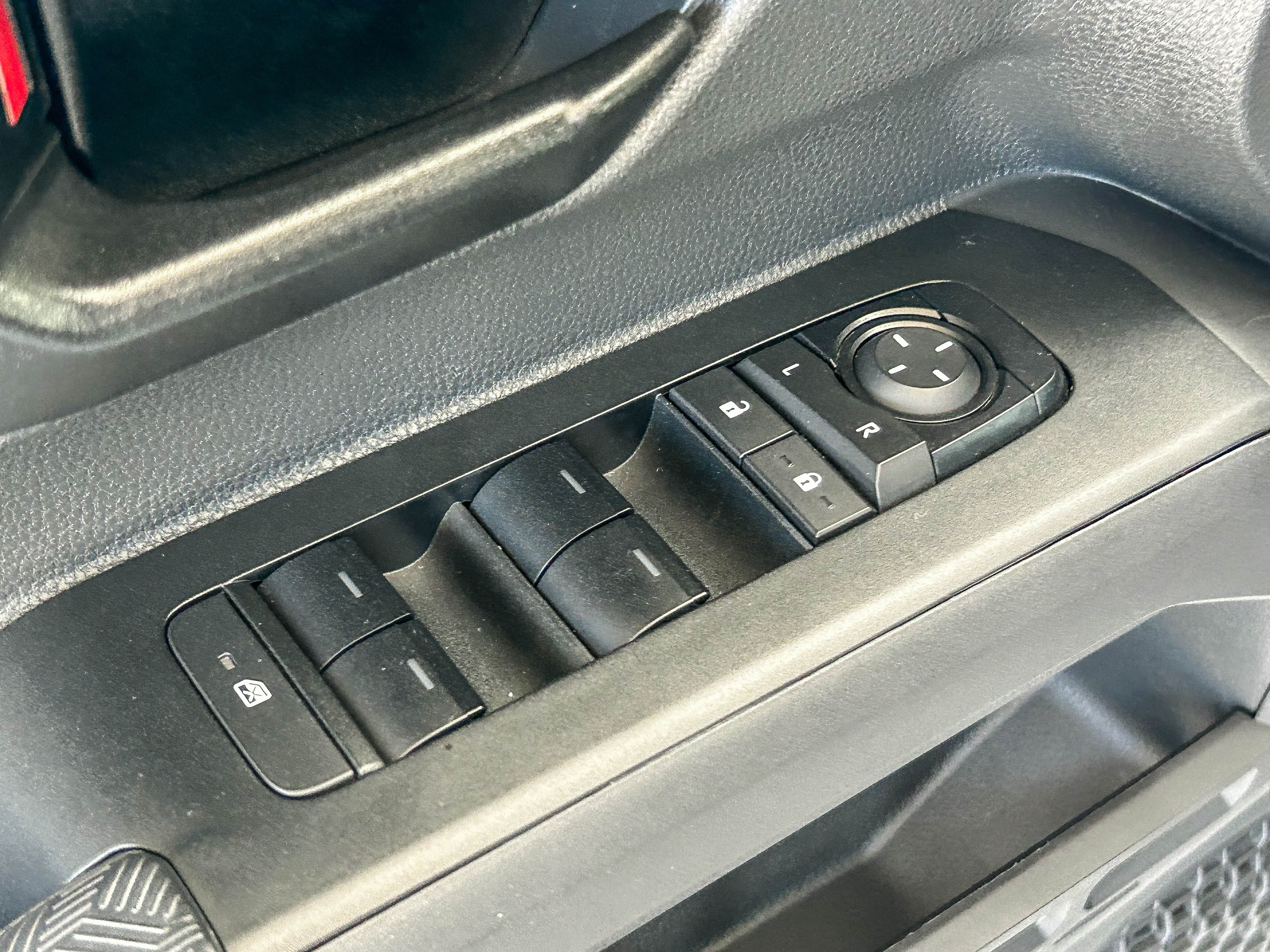 Used 2024 Toyota Tacoma SR5 AWD/4WD image 25
