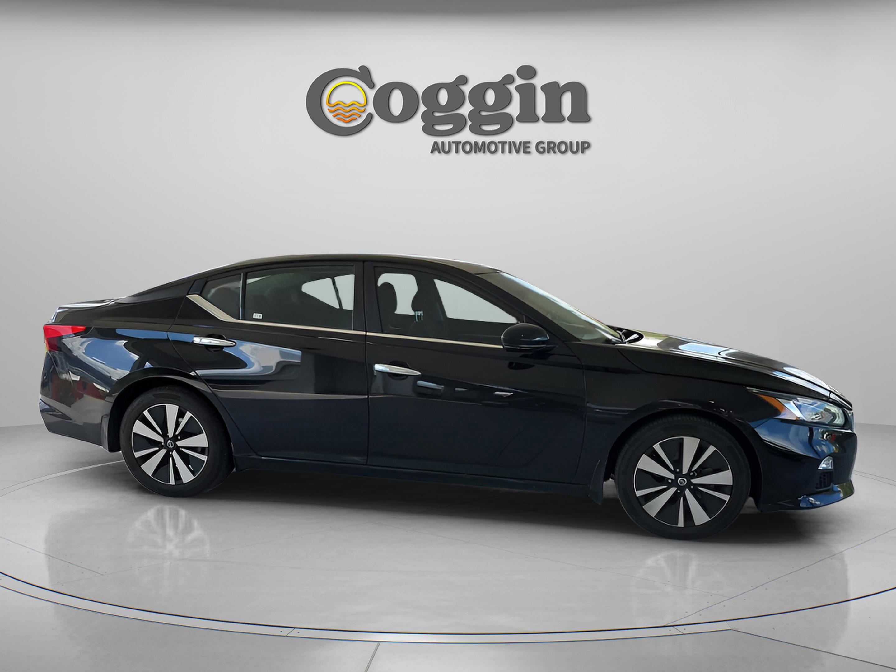 Used 2022 Nissan Altima 2.5 SV w/ SV Premium Package FWD image 6