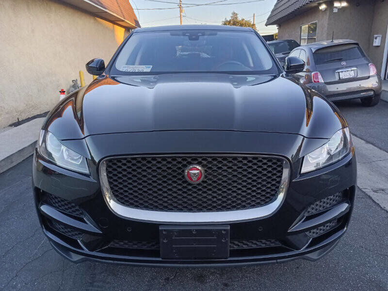 Used 2020 Jaguar F-PACE Premium image 8