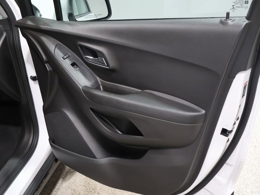 Used 2020 Chevrolet Trax LT w/ LT Convenience Package image 25