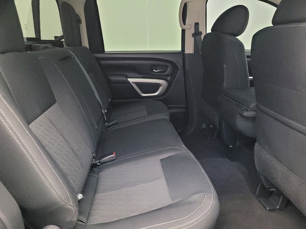 Used 2018 Nissan Titan SV image 19