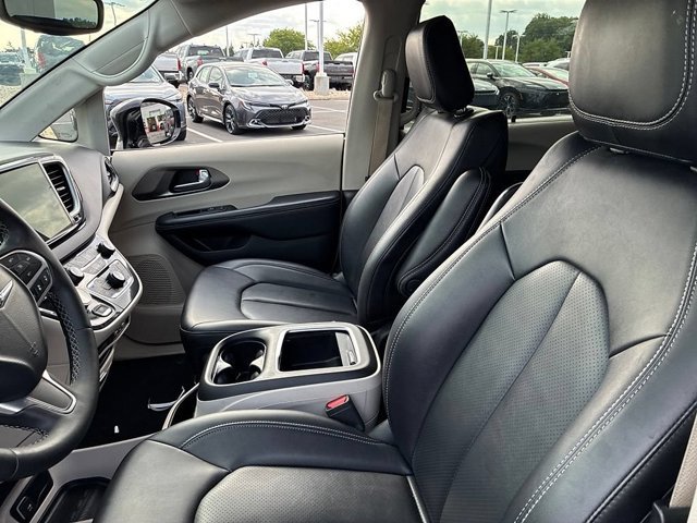 Used 2024 Chrysler Pacifica Touring-L FWD image 27