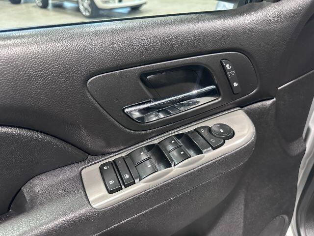 Used 2012 Chevrolet Avalanche LT image 18