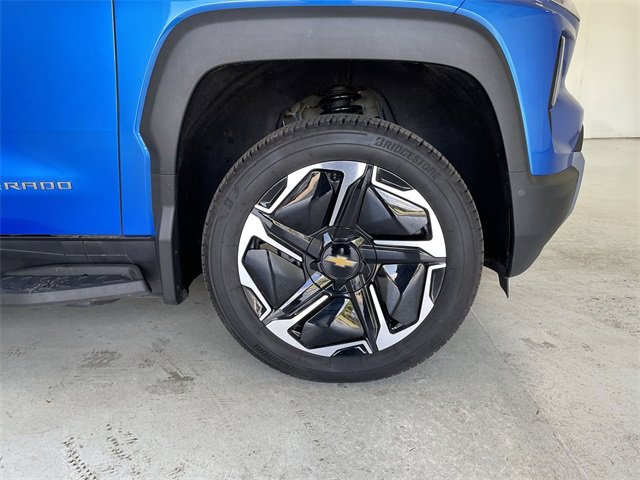 Used 2025 Chevrolet Silverado EV LT w/ LT Premium Package image 14