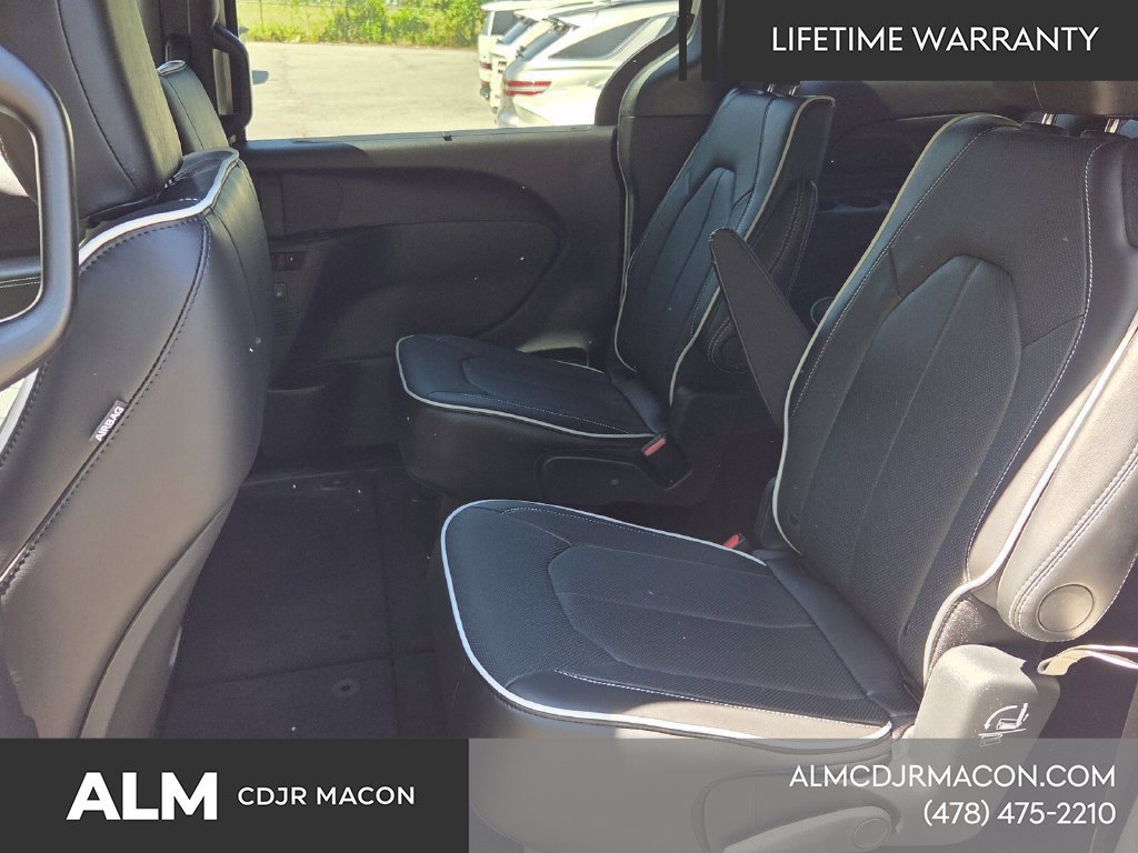 New 2026 Chrysler Pacifica Limited w/ S Appearance Package FWD image 9