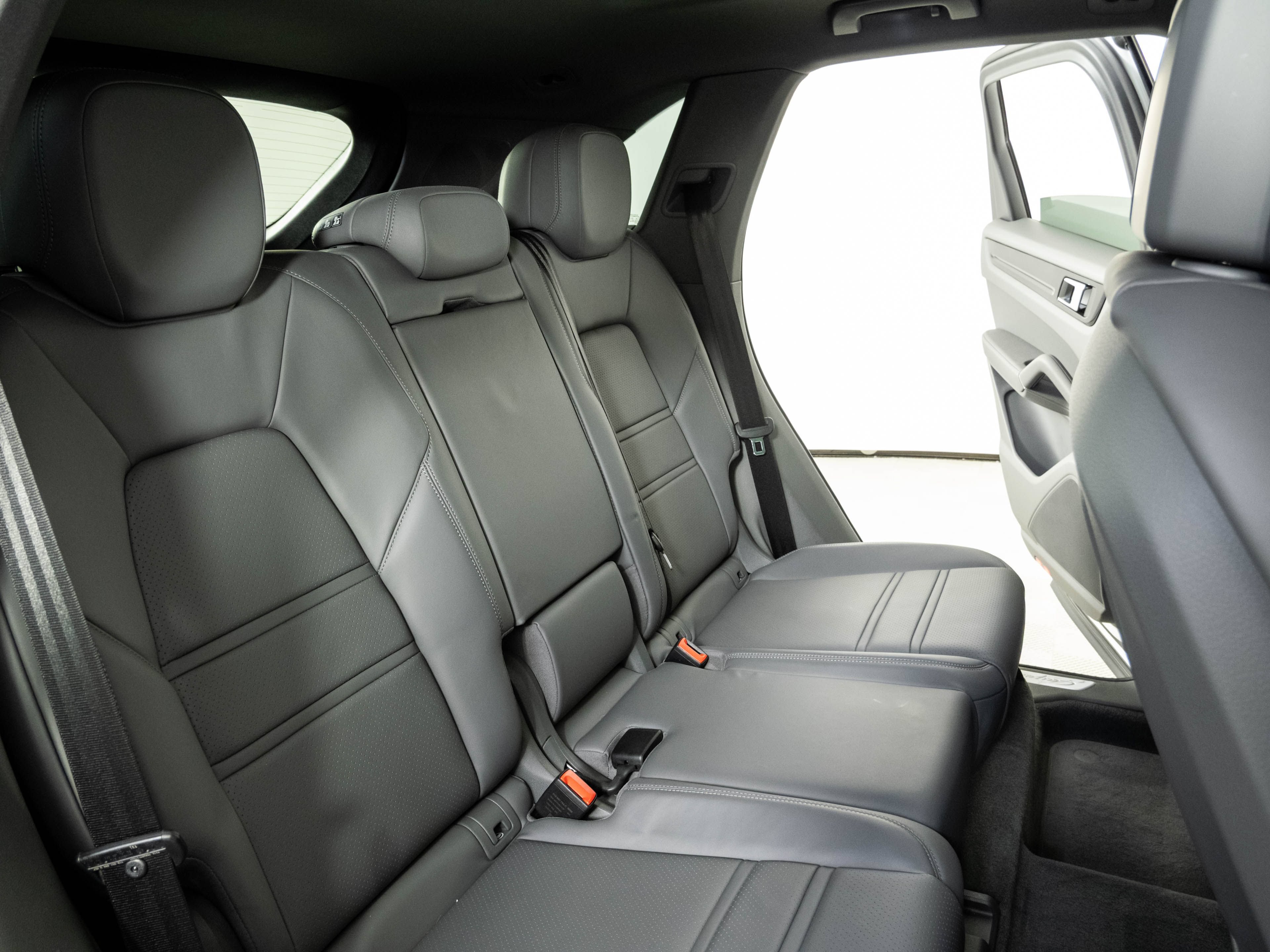 Certified 2023 Porsche Cayenne AWD/4WD image 22