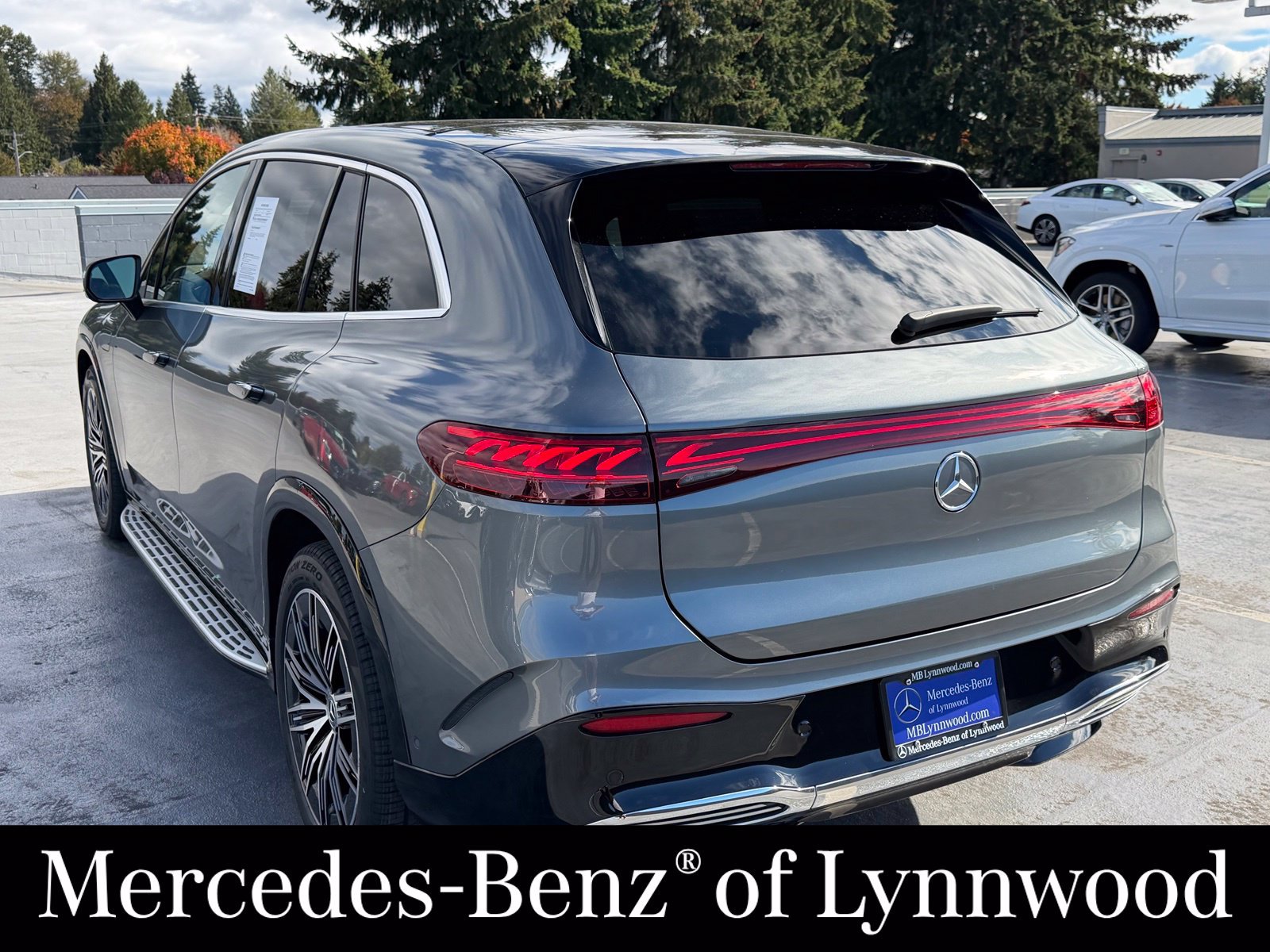 Used 2023 Mercedes-Benz EQS 580 4MATIC SUV image 8