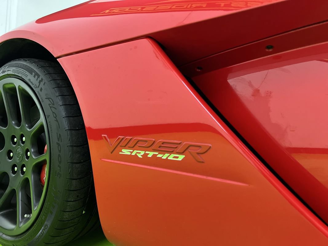 Used 2004 Dodge Viper SRT-10 RWD image 14
