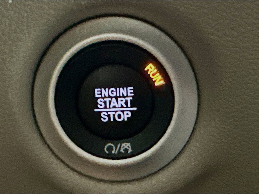 Used 2024 Chrysler Pacifica Touring-L FWD image 26