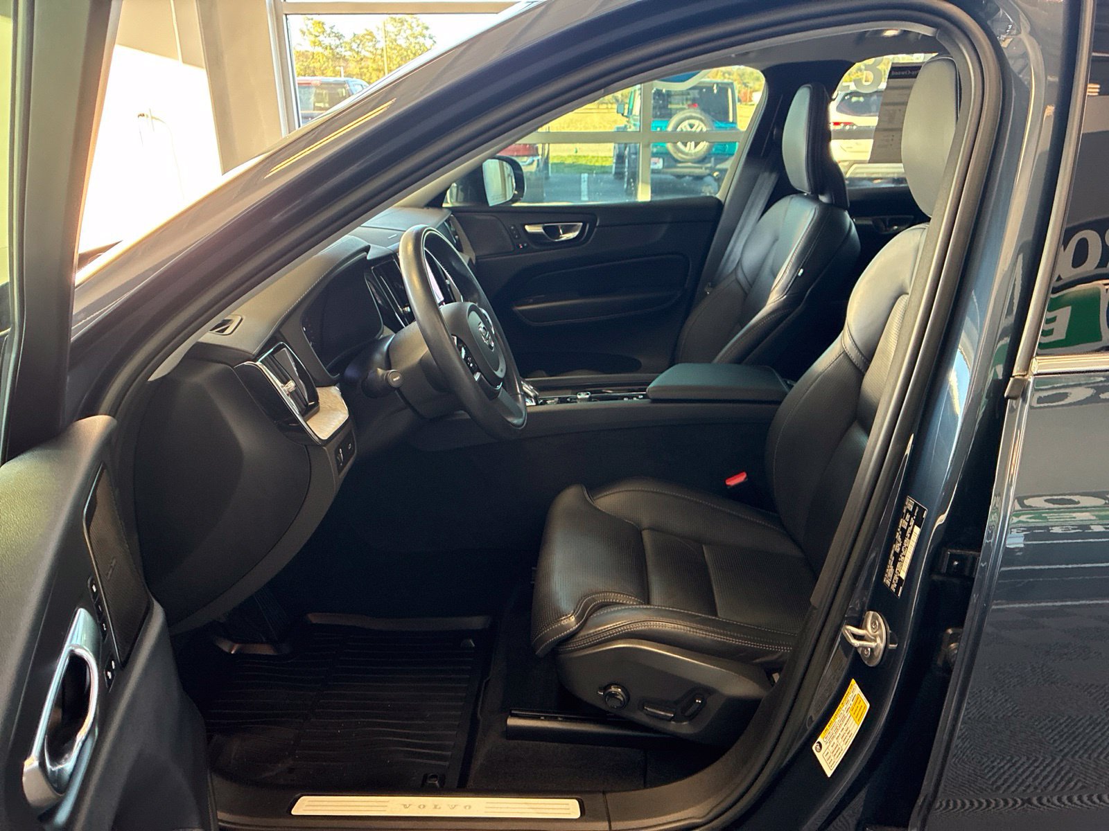 Used 2022 Volvo XC60 B6 Inscription w/ Advanced Package AWD/4WD image 16