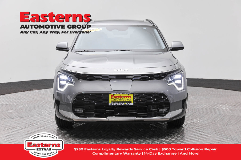 Used 2023 Kia Niro Wave w/ Wave Preserve Package FWD image 3
