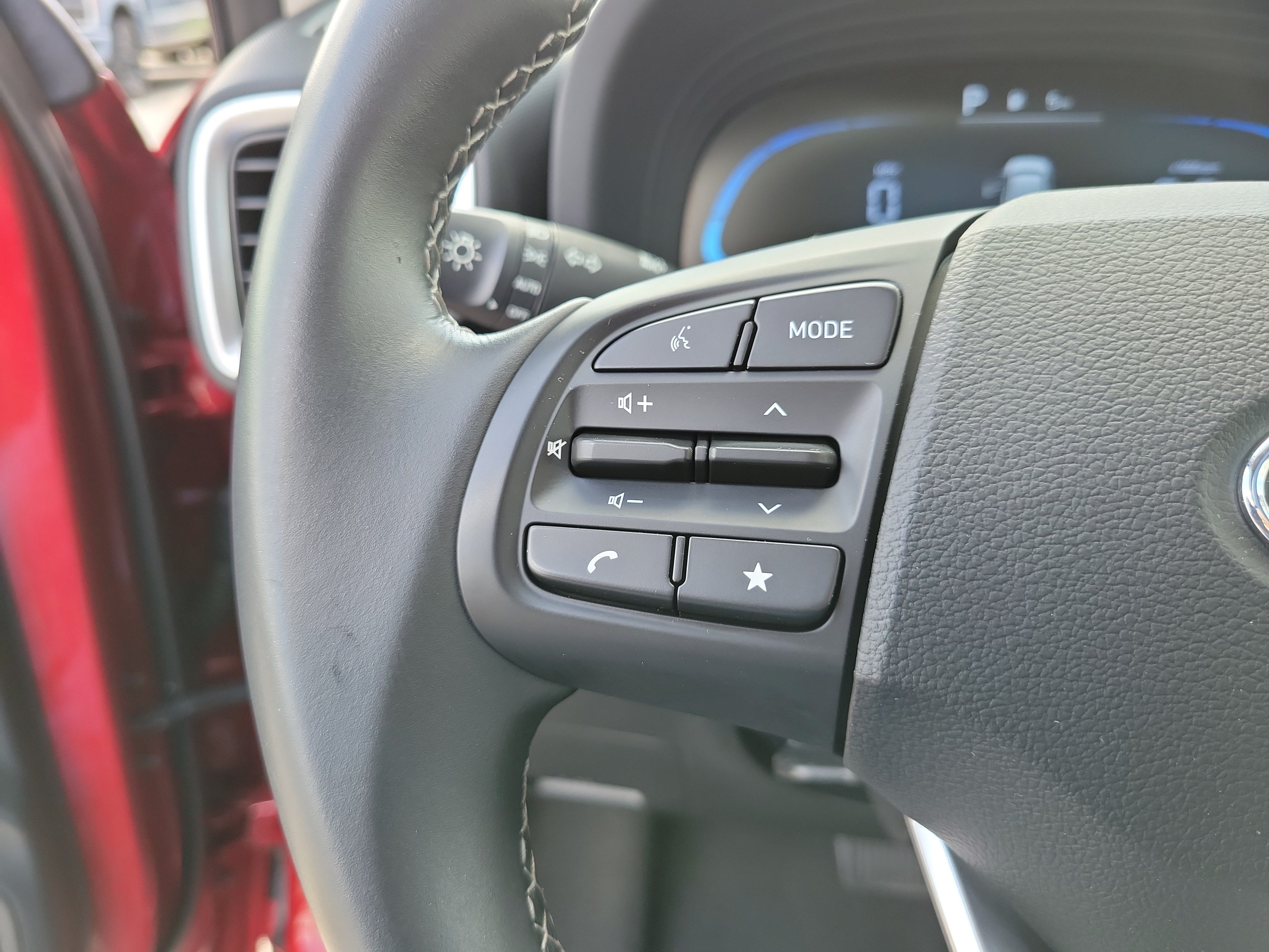 Used 2025 Hyundai Venue SEL FWD image 22