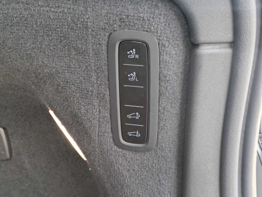 Certified 2025 Volvo EX90 Ultra AWD/4WD image 14