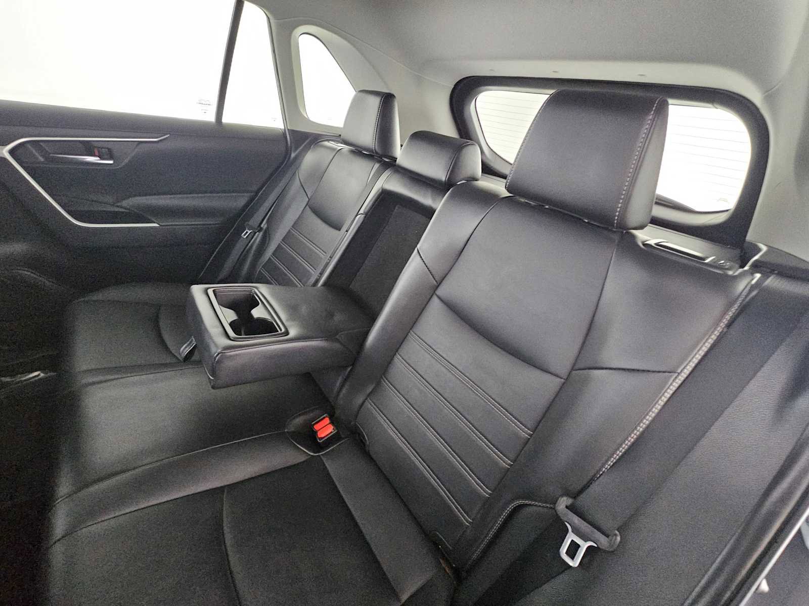 Used 2022 Toyota RAV4 XLE Premium image 17