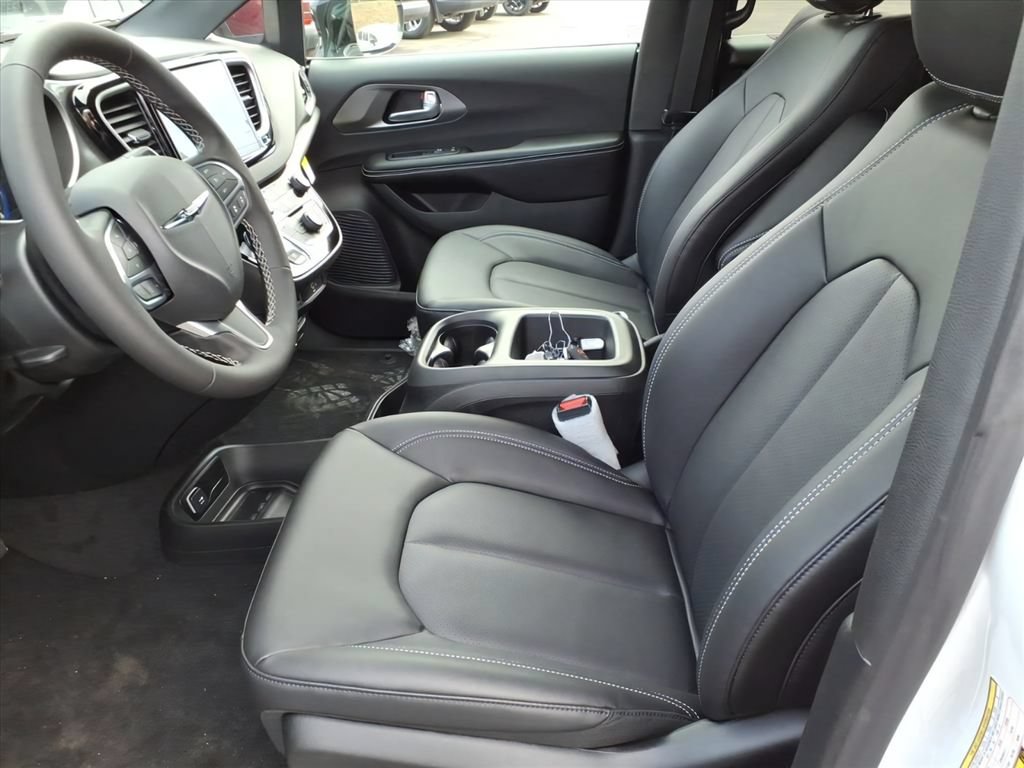 New 2026 Chrysler Voyager LX FWD image 13