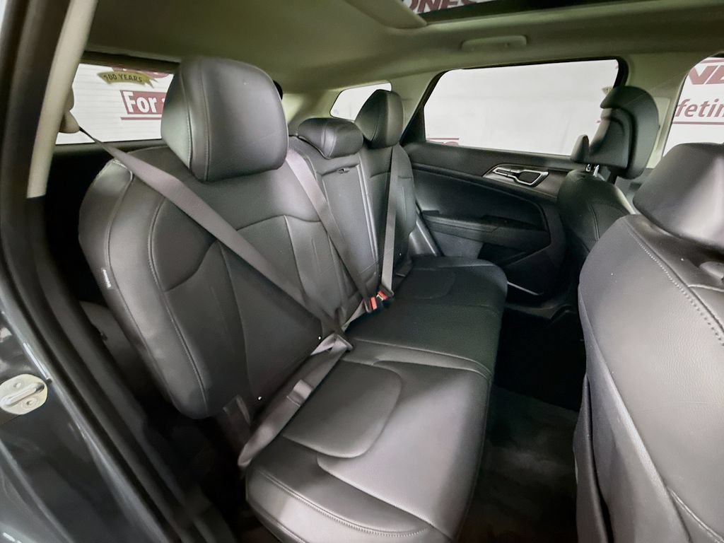 Certified 2024 Kia Sportage EX w/ EX Premium Package AWD/4WD image 32